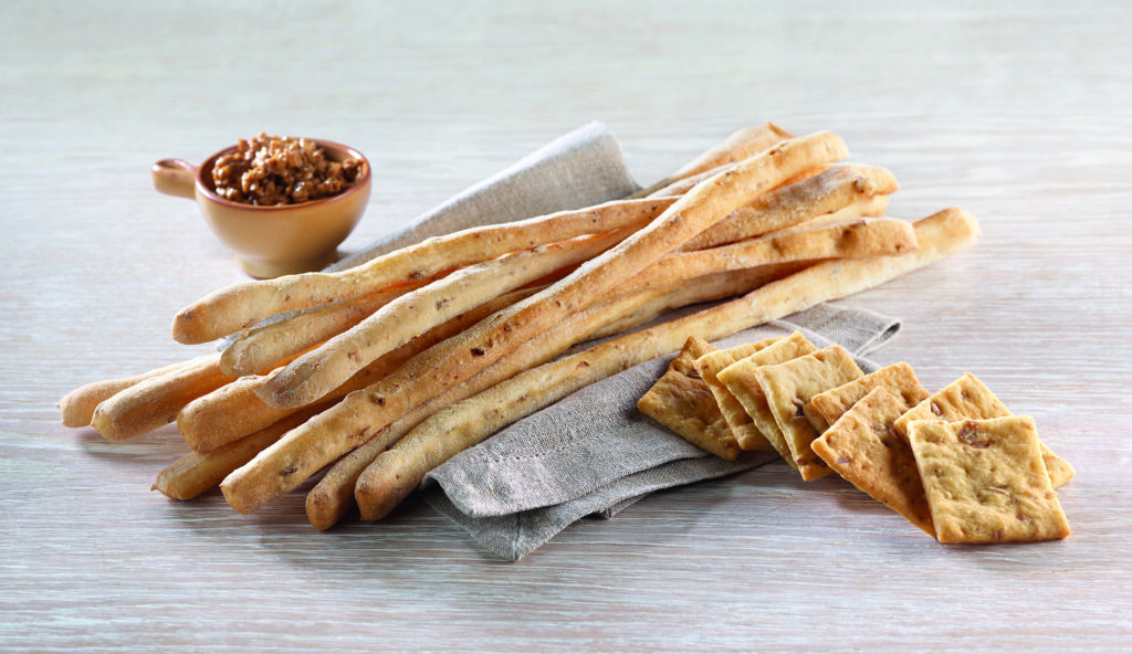 Grissini e cracker con germogli di farro